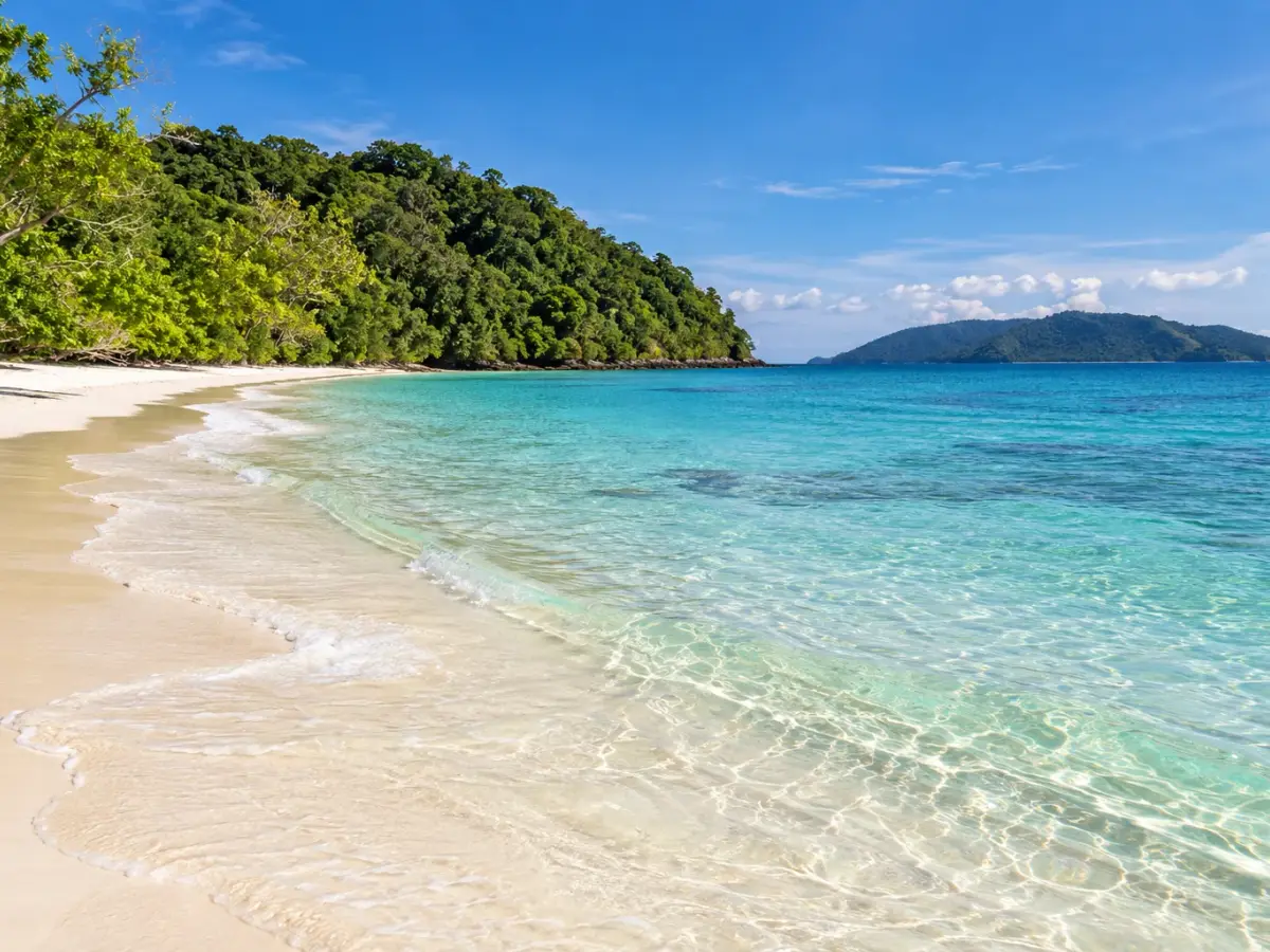 Clear shallow water and a white sand beach on Koh Rok